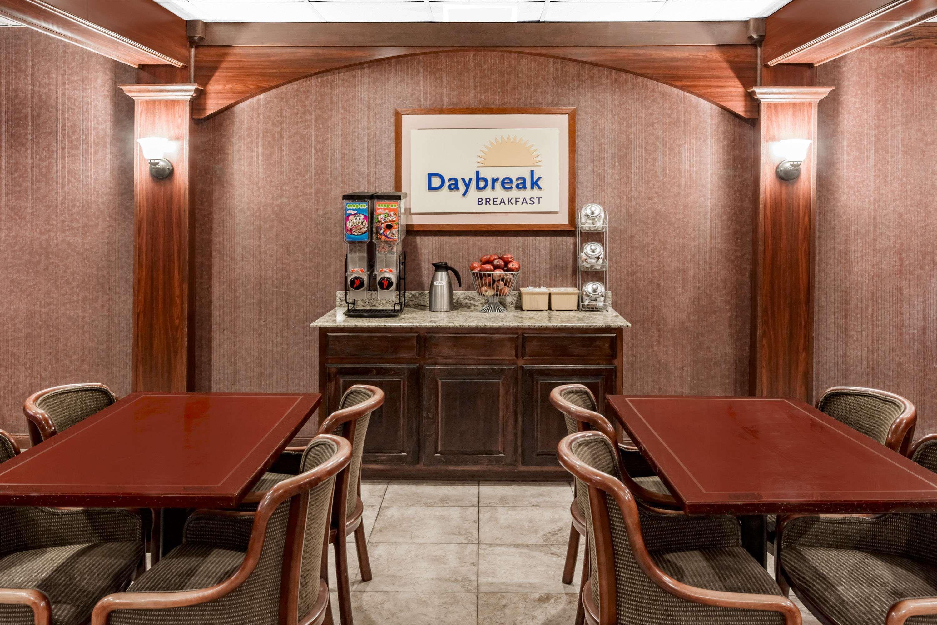 Days Inn & Suites By Wyndham Jennings Exterior foto