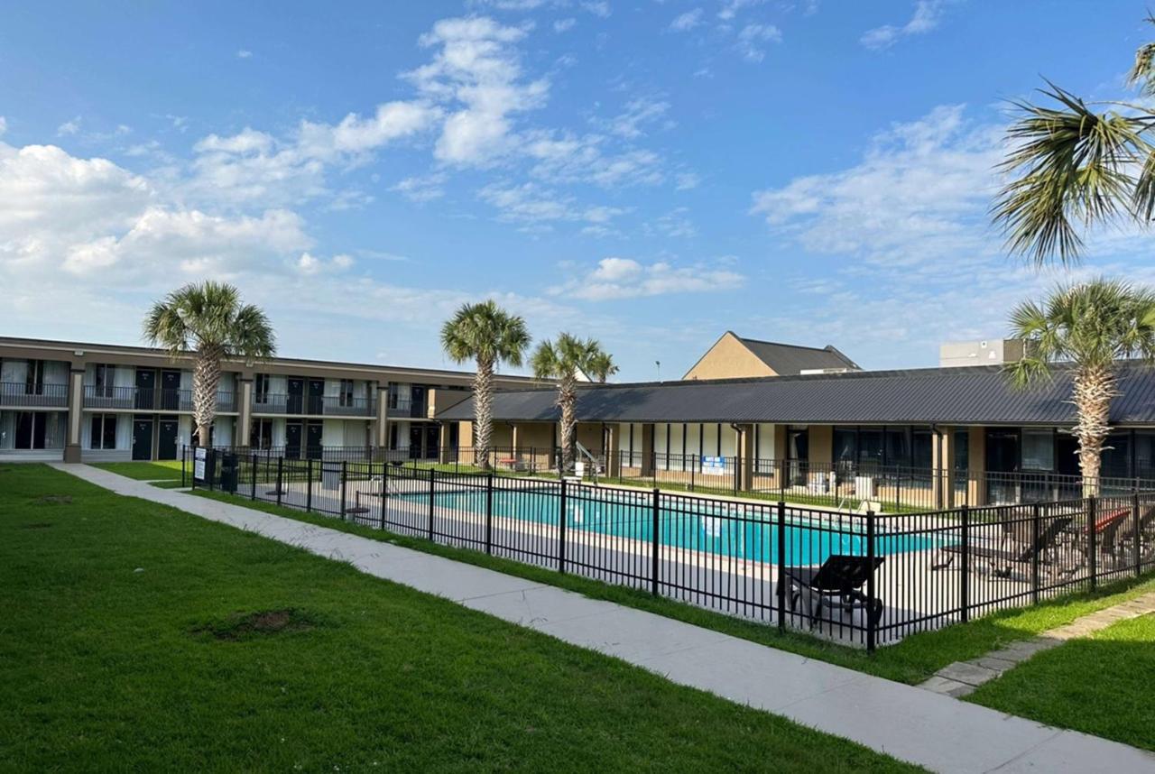 Days Inn & Suites By Wyndham Jennings Exterior foto